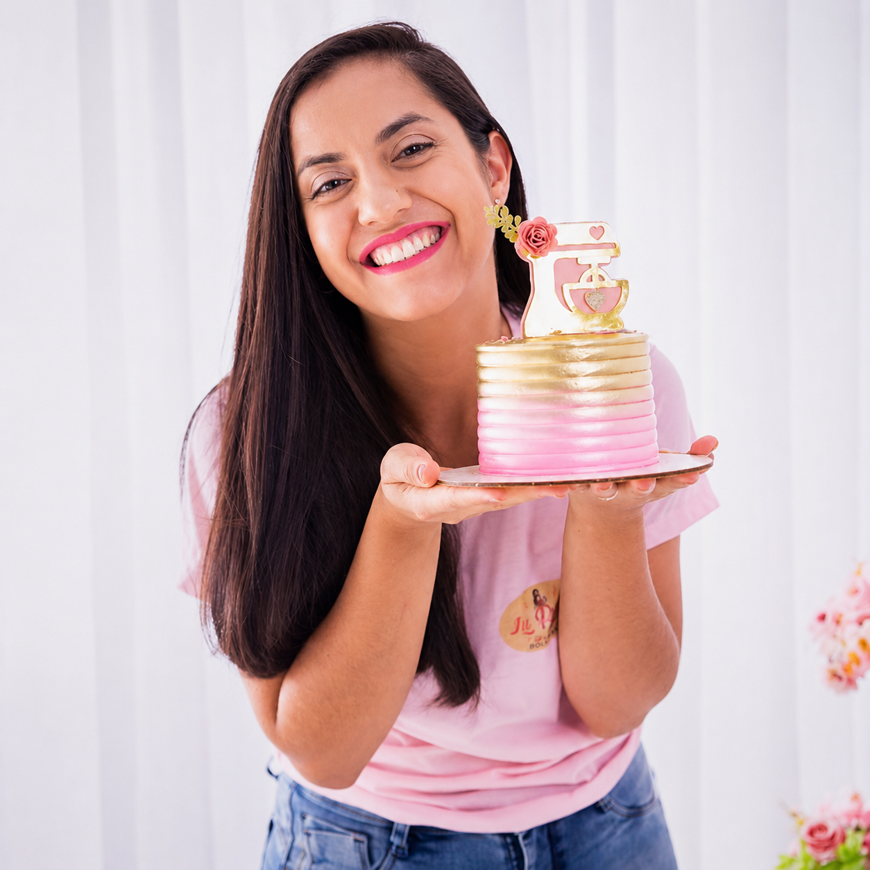 Lu, confeiteira artesanal por trás da Lu Rosa Bolos e Doces