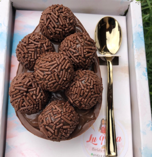 Ovo de Colher Brigadeiro